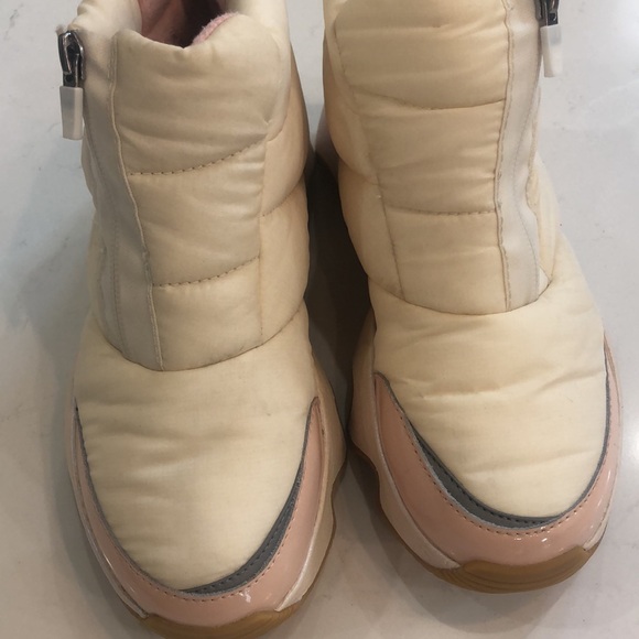 Sorel Kinetic Impact Waterproof Zip Bootie in Chalk/Vintage Pink women Size 5 - Picture 4 of 9